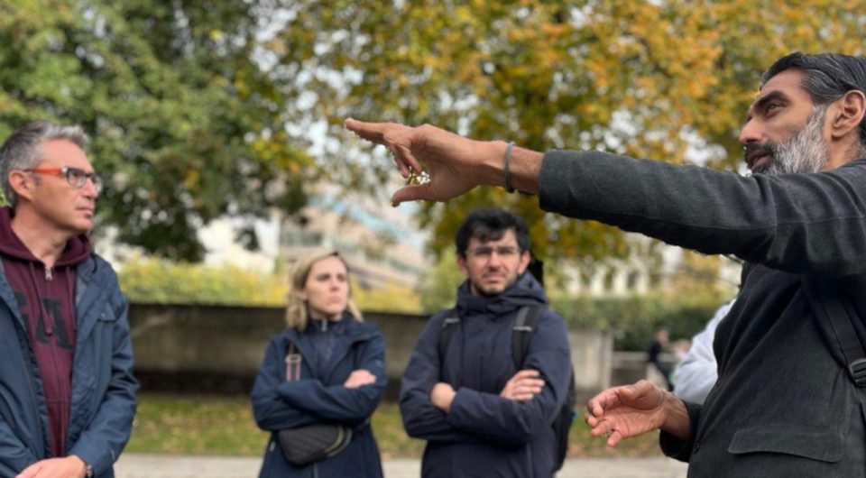 Guiding outside St Pauls Cathedral Guiding outside St Pauls Cathedral