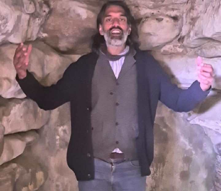 special resonance inside Westlkennet Longbarrow